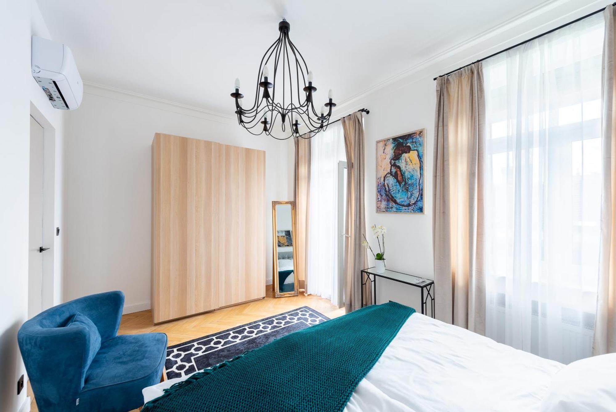 Luxury Apartment With A Balcony And A Terrace — Fotky 2