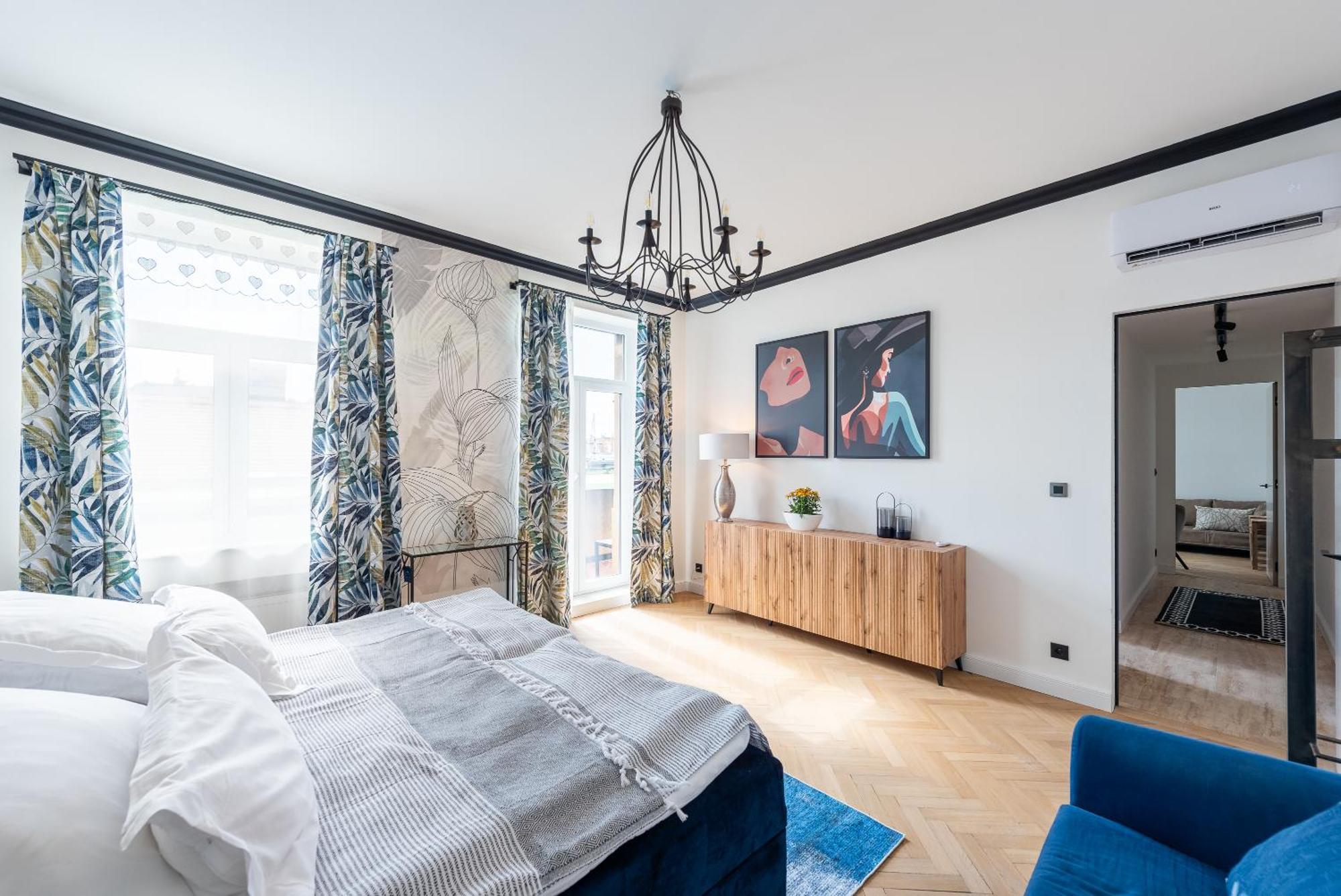Luxury Apartment With A Balcony And A Terrace — Fotky 3